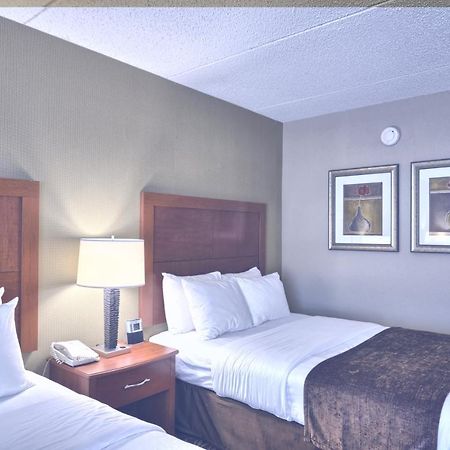 Clarion Inn & Suites - University Area Cortland Bagian luar foto