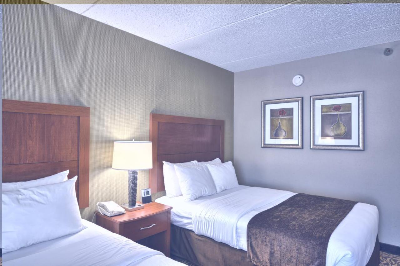 Clarion Inn & Suites - University Area Cortland Bagian luar foto