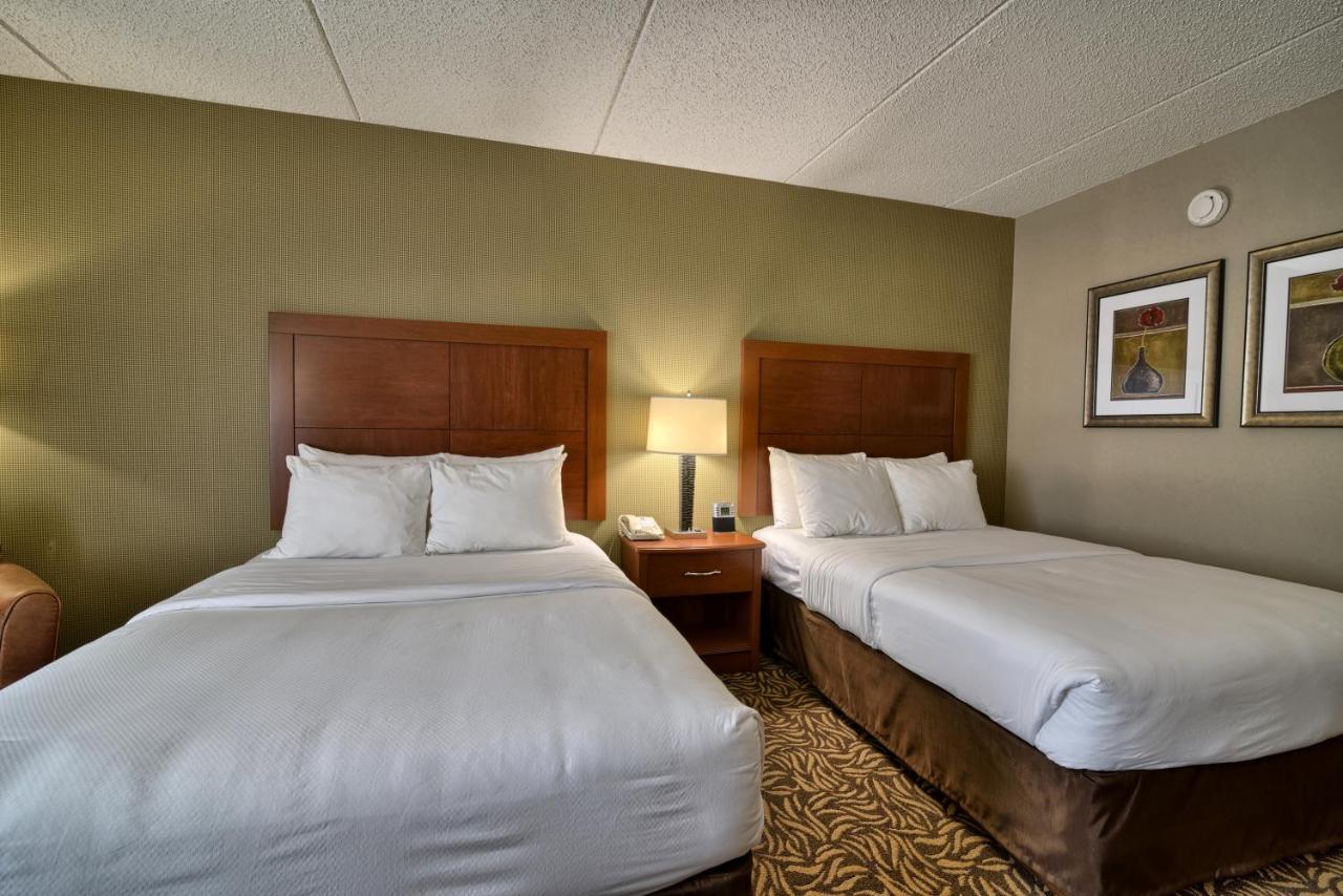 Clarion Inn & Suites - University Area Cortland Bagian luar foto