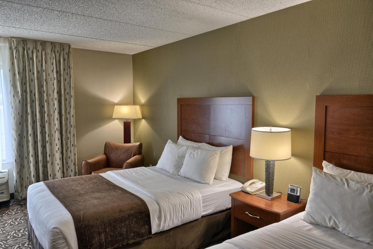 Clarion Inn & Suites - University Area Cortland Bagian luar foto